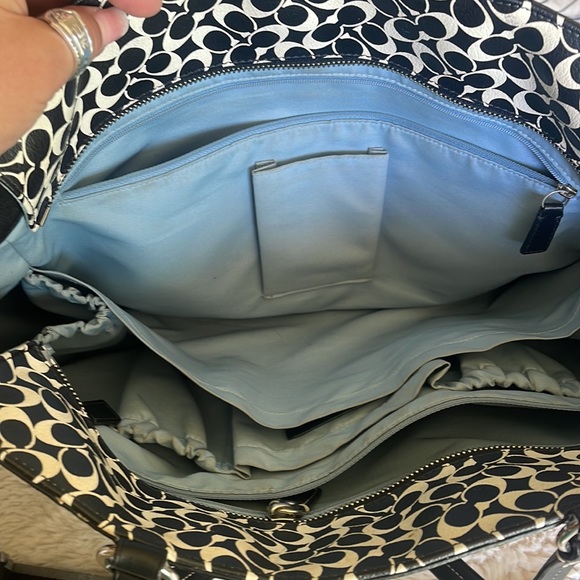 Coach Multi-Use Large Bag - Picture 12 of 17